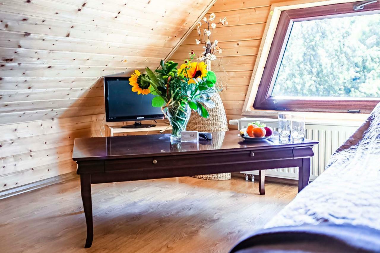 Lesniczowka Wiezyca I Domki Szymbark  Buitenkant foto